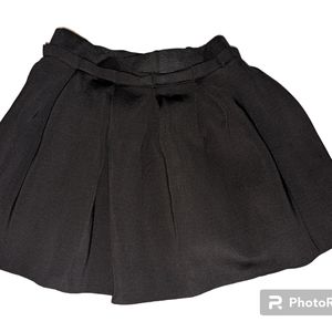 NWT CONNECTION 18 - Large pleated skirt